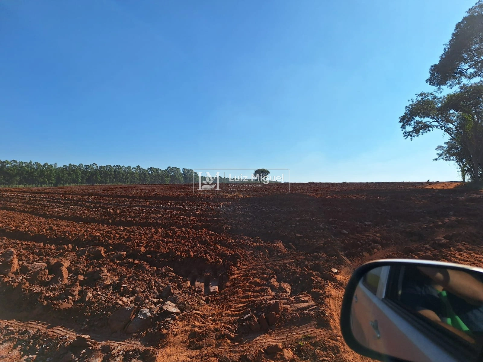 15 alqueires em Santelmo com 100% de aproveitamento - Arrendado para amendoim renovação anual (renda 8 mil/mês). ACEITA TROCA COM PROPRIEDADE ATE 25 ALQUEIRES NA REGIÃO DE JAÚ (VOLTA A DIFERENÇA EM DINHEIRO)