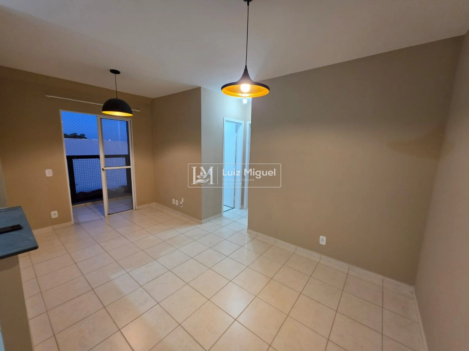 Apartamento no Edifício Palma de Mallorca, em andar alto com sol da manhã e vista para avenida. ACEITA TROCA COM IMÓVEL EM BAURU.