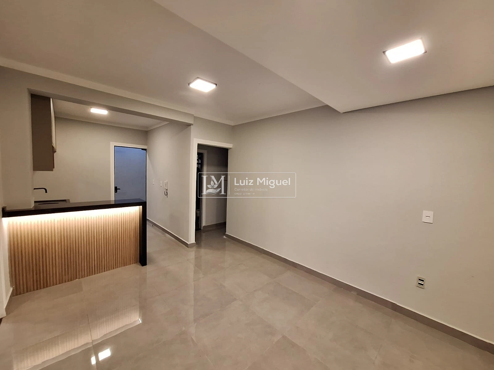 Casa com excelente acabamento com 3 quartos sendo 1 suíte com closet e cozinha gourmet com churrasqueira (ESTUDA PERMUTA COM IMÓVEL, ACEITA PARCELAMENTO E VEICULO)
