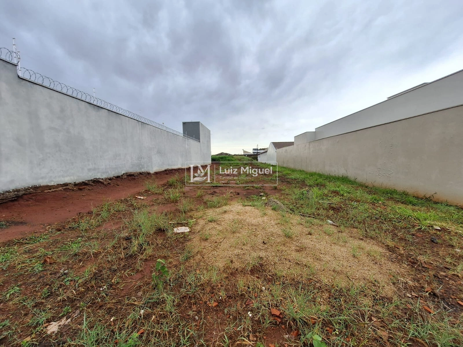 Terreno no Jardim Juliana medindo 12x30 (360 m2), plano e bem localizado