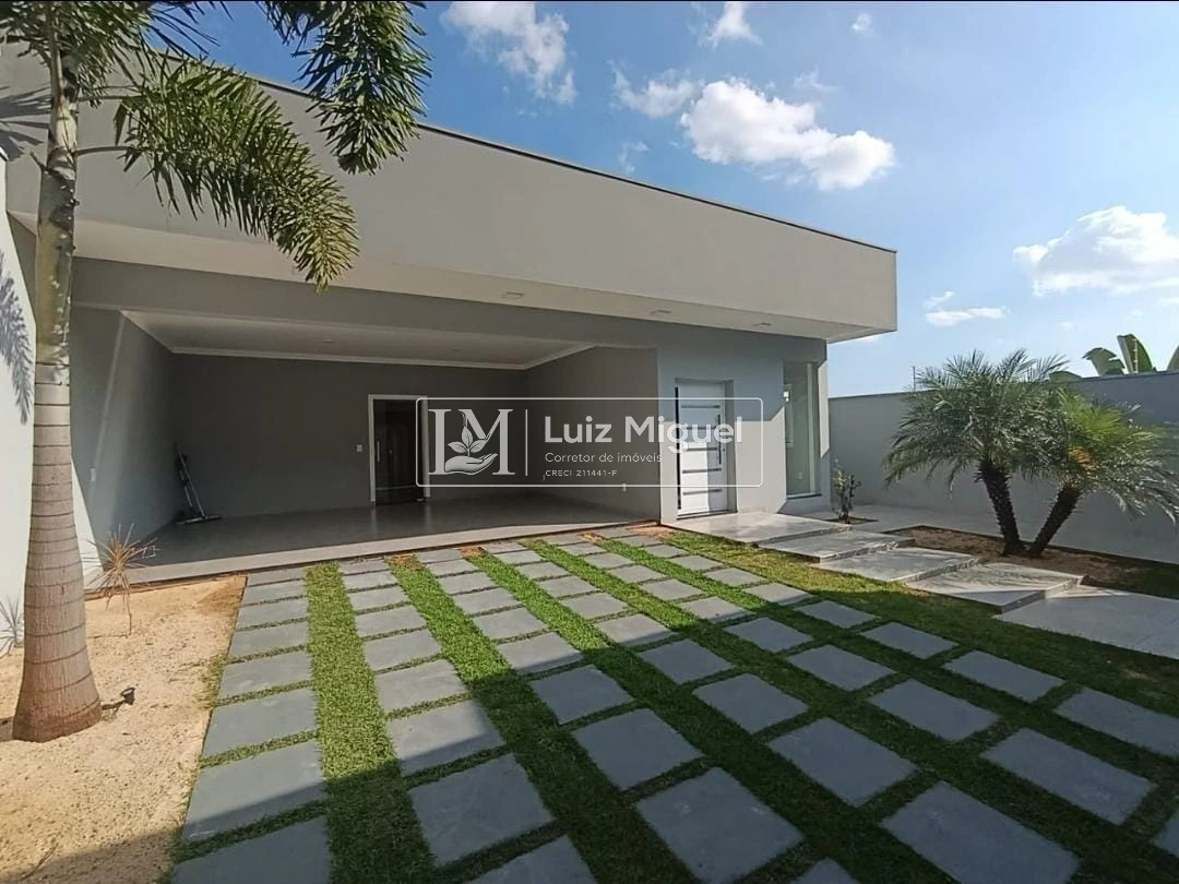 Casa nova e moderna com 2 quartos sendo 1 suíte, área gourmet com churrasqueira e espaço para piscina (ACEITA PERMUTA E FINANCIAMENTO)