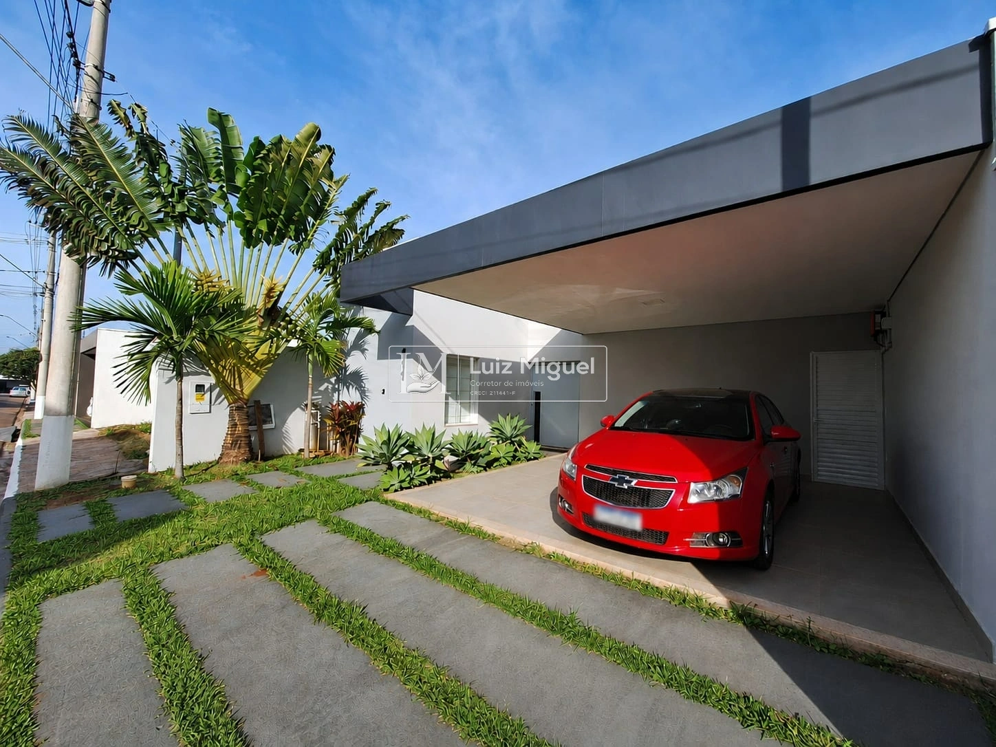 Casa no Condomínio Residencial Taiúva com 2 quartos sendo 1 suíte com closet ambos com planejados e ar condicionado, área gourmet com piscina e churrasqueira (ACEITA PERMUTA)