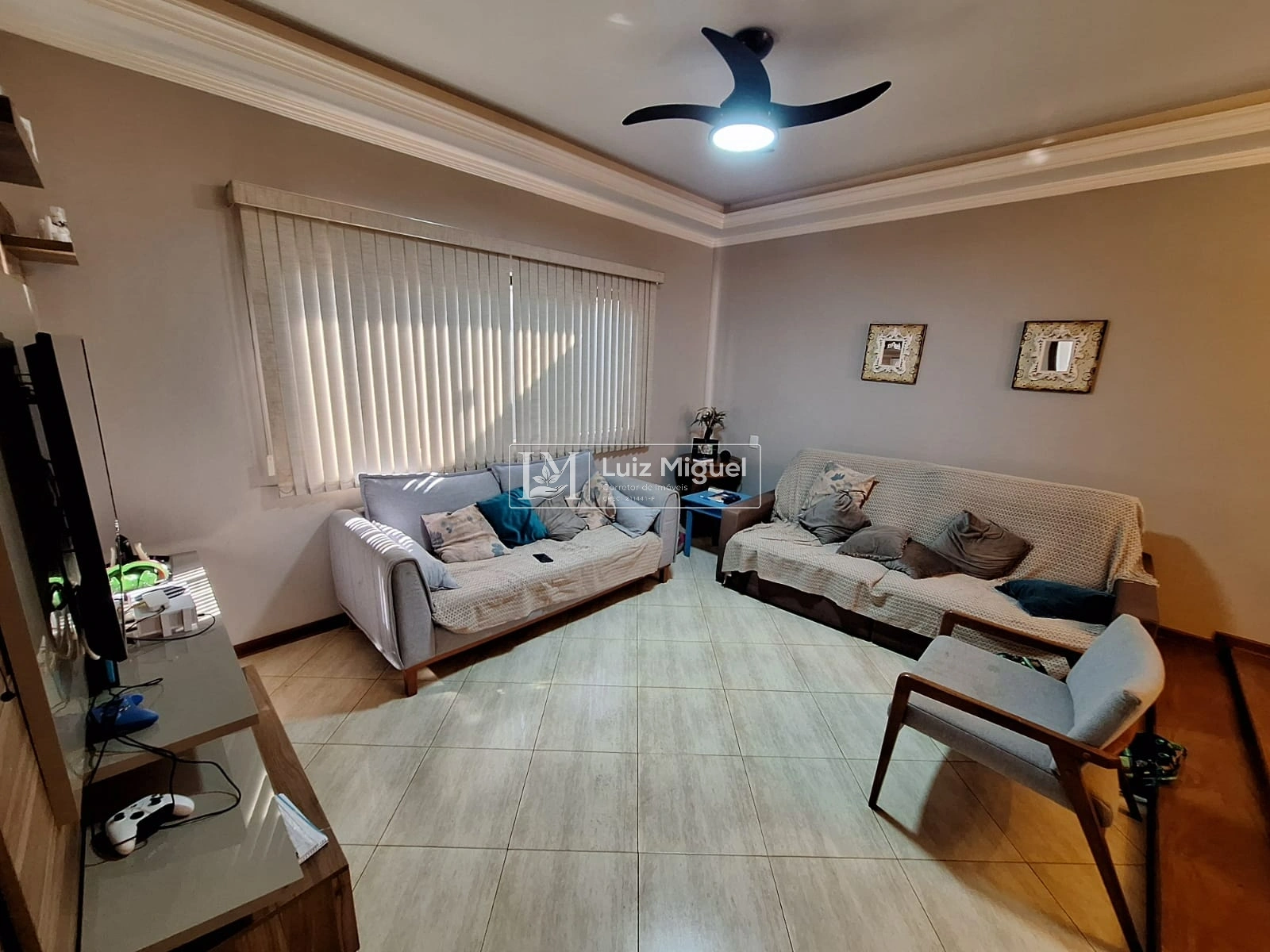 Casa no Jd. Estádio com Energia Fotovoltaica, com 3 quartos sendo 1 suíte, ar condicionado na sala e nos 3 quartos, edícula com churrasqueira e garagem para 2 carros (ACEITA FINANCIAMENTO).