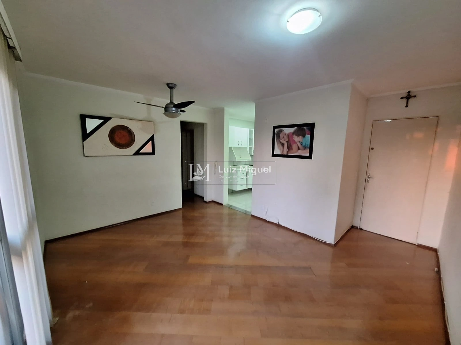 Apartamento com 3 quartos com armários planejados e sacada com vista para área de lazer no Jardim Campos Prado