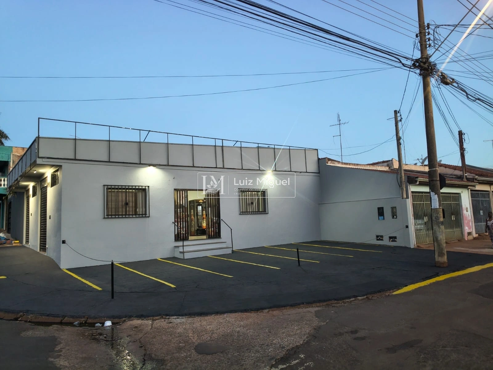 Estabelecimento comercial com 355 m2 de terreno